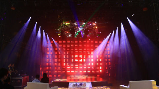 1개의 LED 화소 통제 단계 이동하는 맨 위 빛에 대하여 6×6 RGBW 4