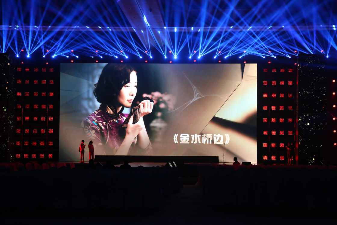 프로 150W LED 화이트 컬러 스팟 이동 헤드 스테이지 프로젝트에 대한 중간 와트